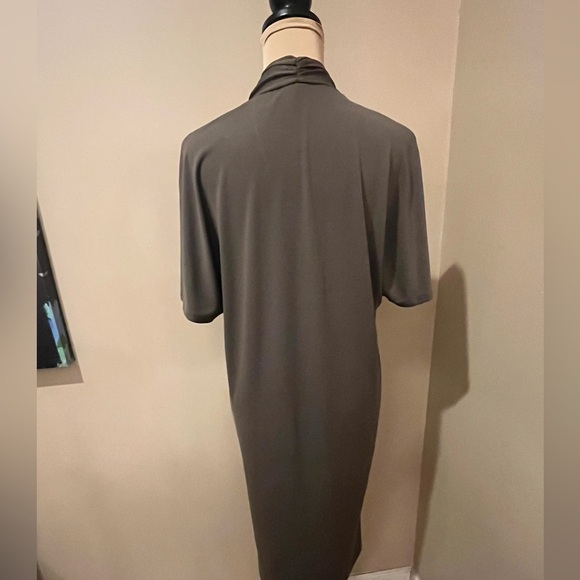 H&M Elegant Taupe Midi Shift Dress w/ side slits, short sleeves & V-neck, Small - Picture 4 of 9